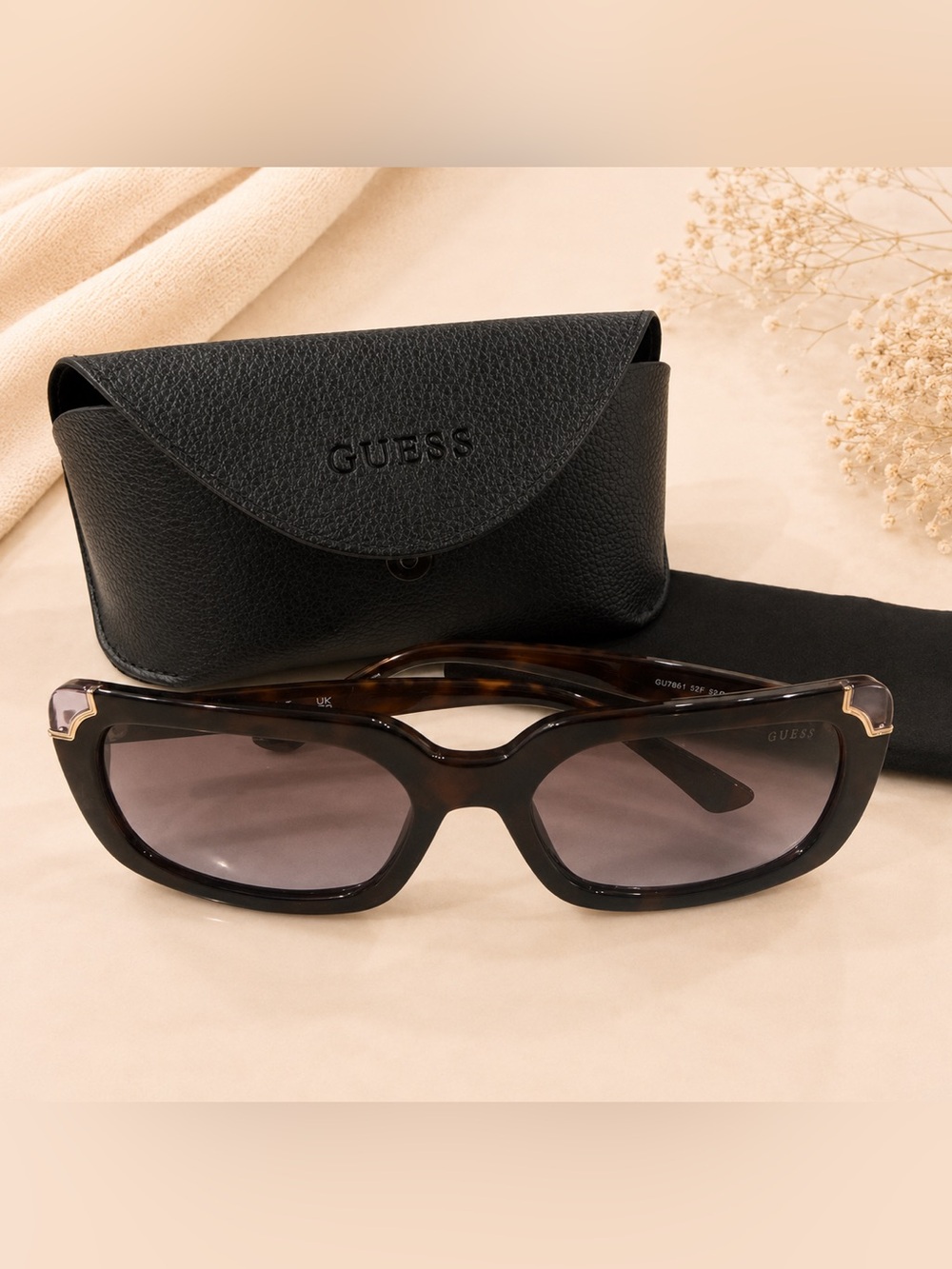 GUESS elegant Women's Black Tortoiseshell Sunglasses with Case vintage inspired